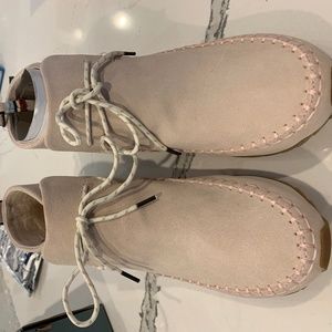 RIO blush suede water resistant TOMS shoes size 7